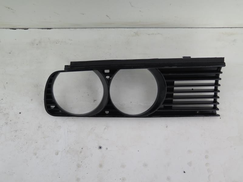 Calandre droite BMW SERIE 3 E30  - 1