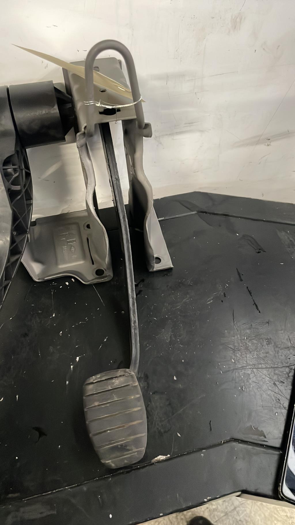 Pedale de frein DACIA DUSTER 1 PHASE 1 Essence/Ethanol - 1