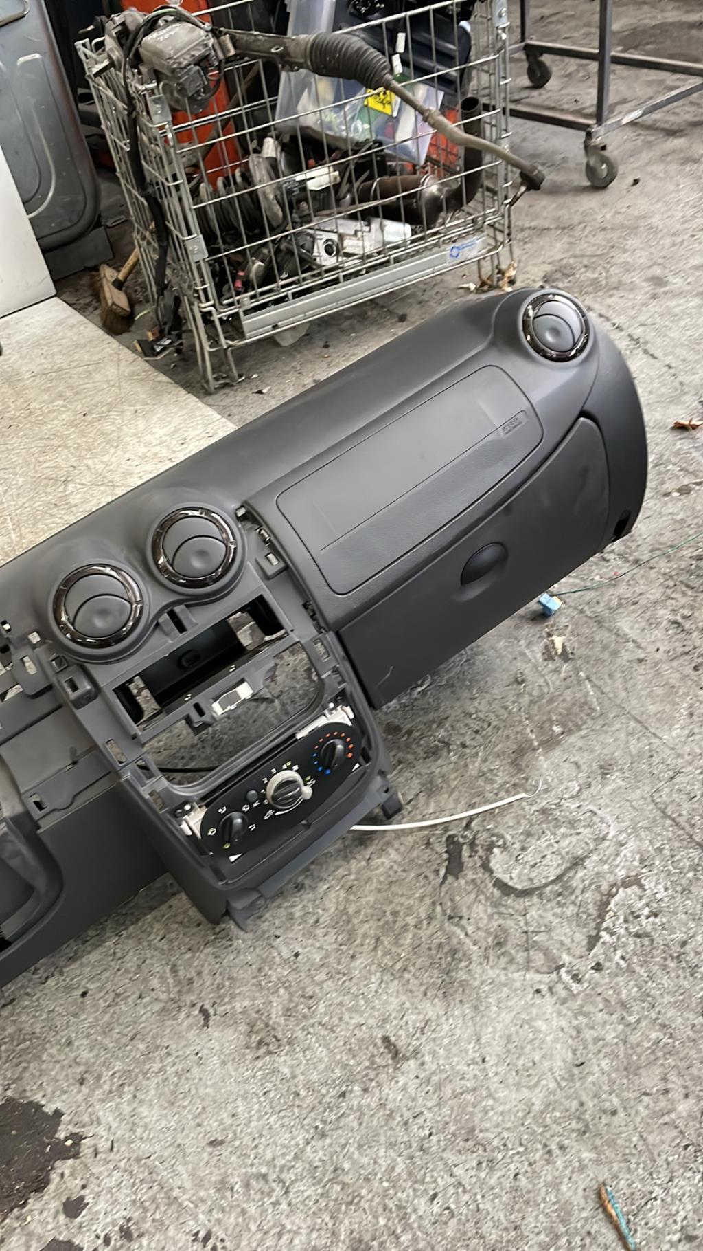 Planche de bord complete DACIA DUSTER 1 PHASE 1 Essence/Ethanol - 1