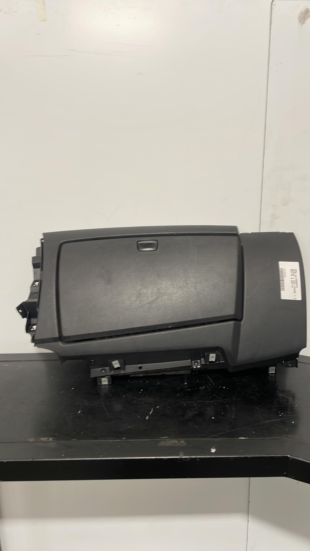 Boite a gants BMW SERIE 1 E87 PHASE 1 Diesel - 1