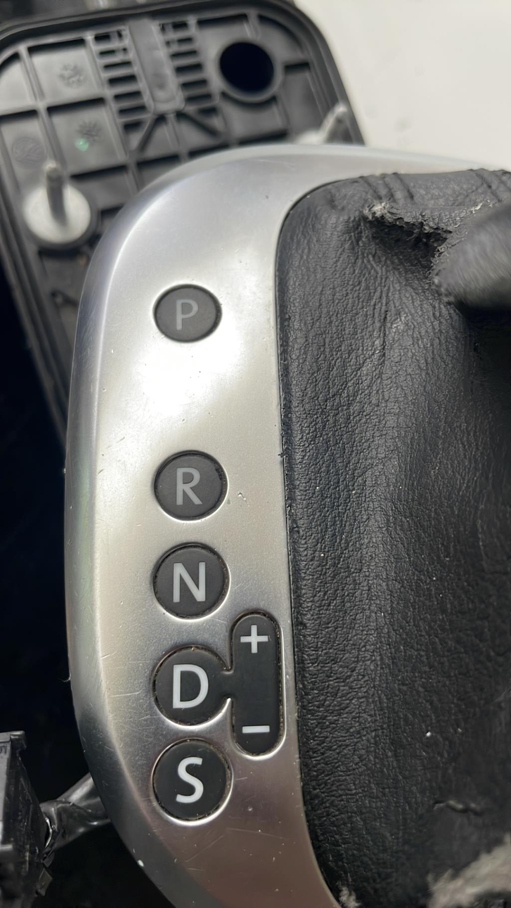 Pommeau de vitesses VOLKSWAGEN TOURAN 2 Diesel - 1