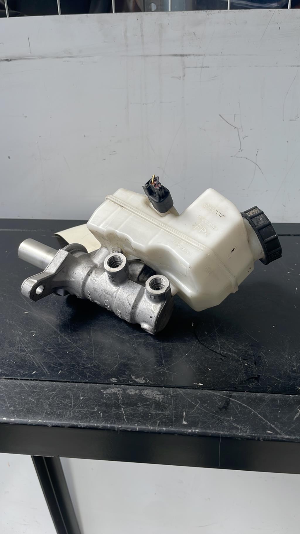 Maitre cylindre (freinage) FORD FOCUS 4 PHASE 1 BREAK Diesel - 1