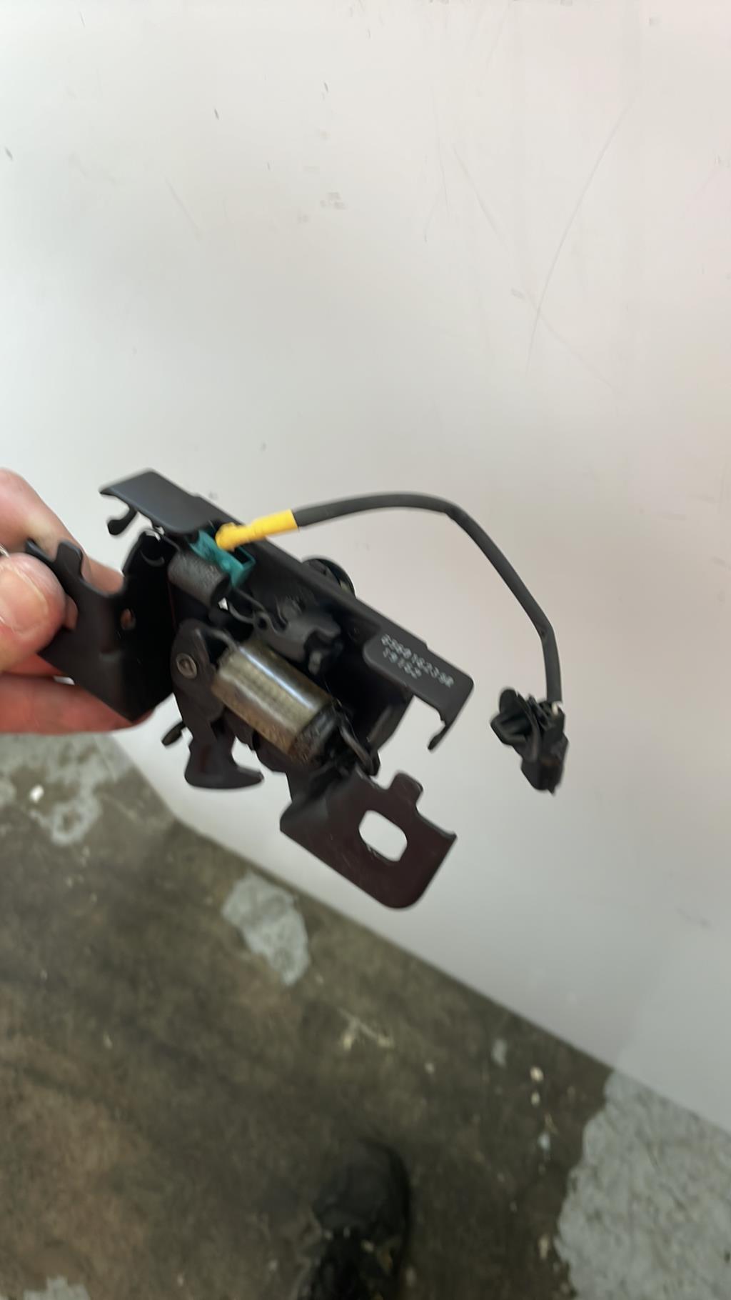 Serrure de capot RENAULT CAPTUR 1 PHASE 2 Essence - 1
