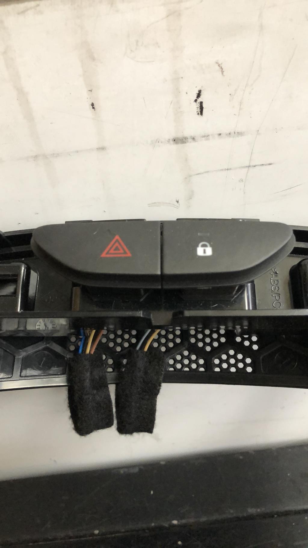 Bouton de warning RENAULT CLIO 4 PHASE 2 Essence - 1
