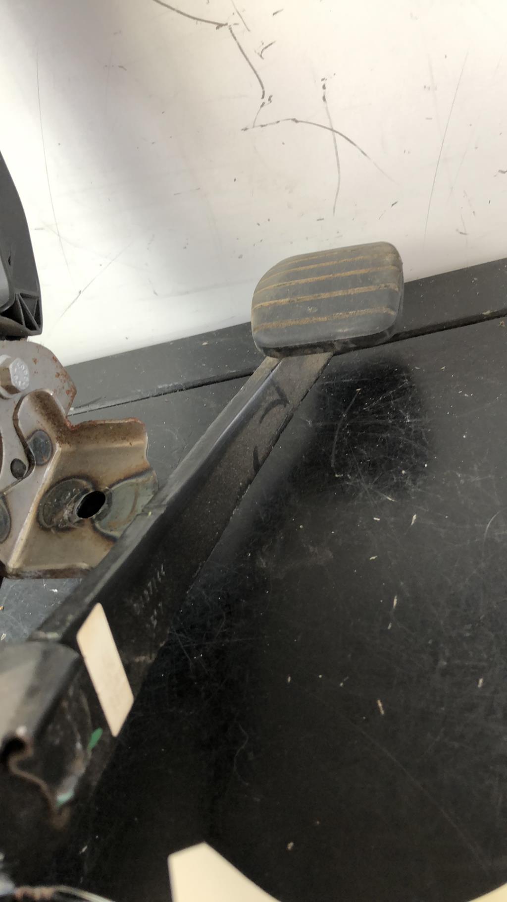 Pedale de frein RENAULT CLIO 4 PHASE 2 Diesel - 1