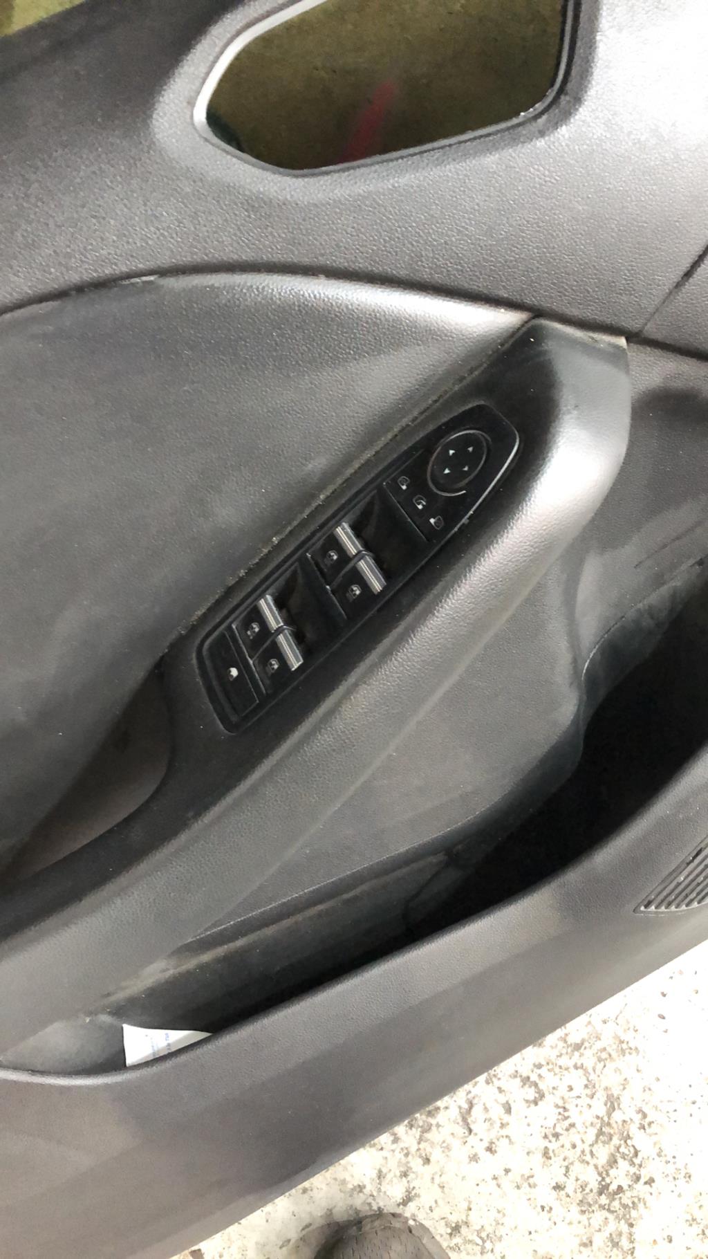 Panneau de porte avant gauche RENAULT CLIO 5 PHASE 1 Diesel - 1