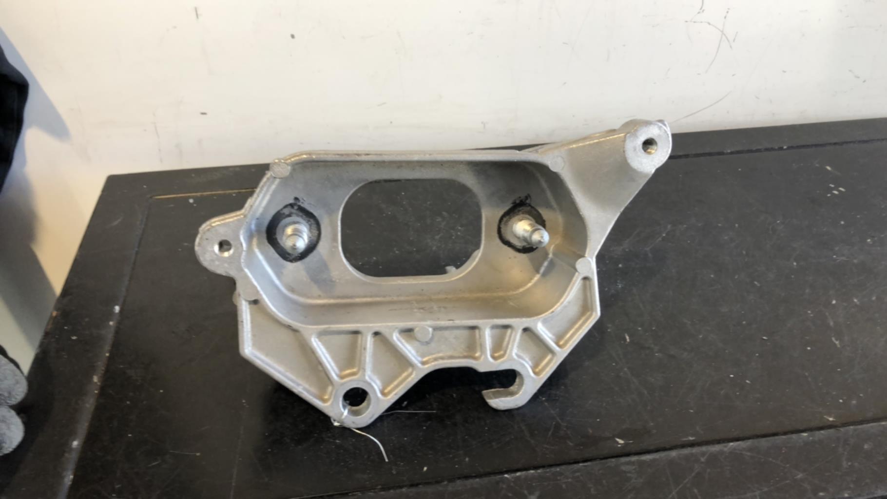 Support moteur gauche RENAULT CLIO 5 PHASE 1 Essence/Hybride - 1