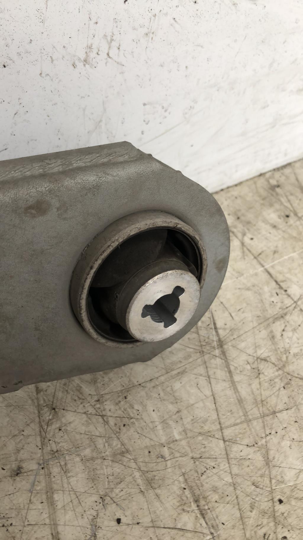 Triangle avant droit PEUGEOT 2008 2 Essence - 1
