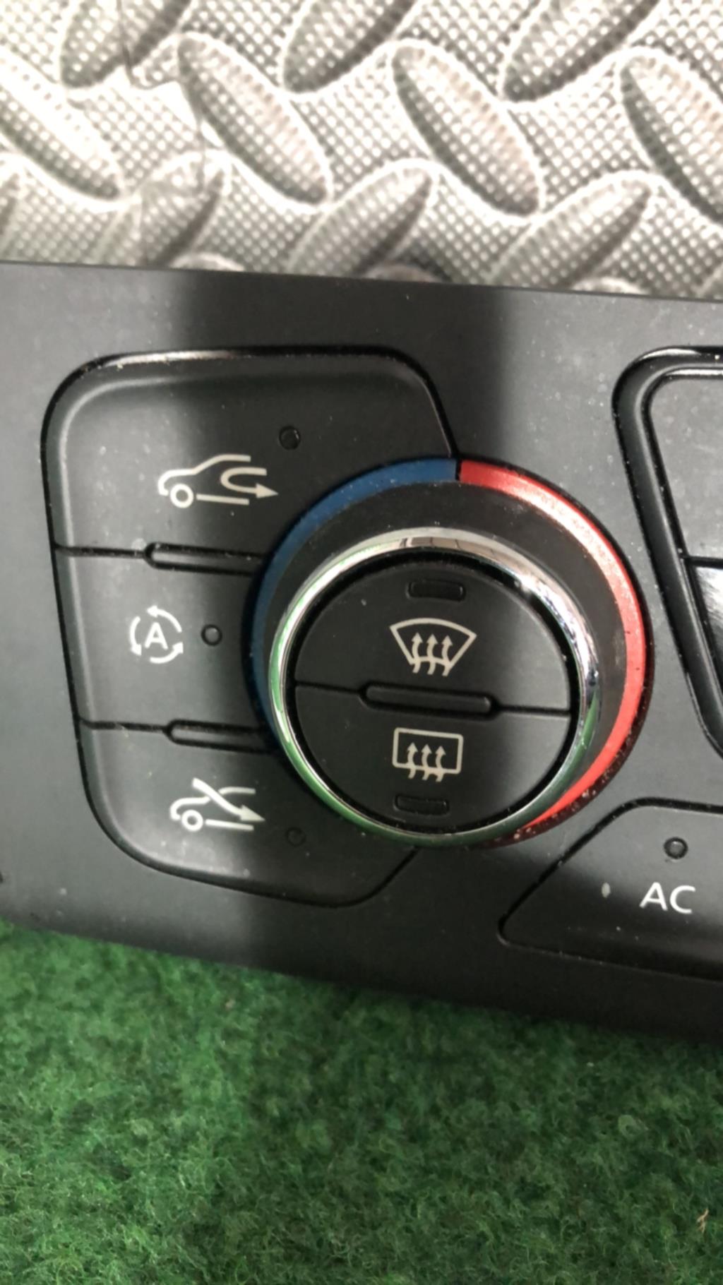 Commande chauffage RENAULT LATITUDE Diesel - 1