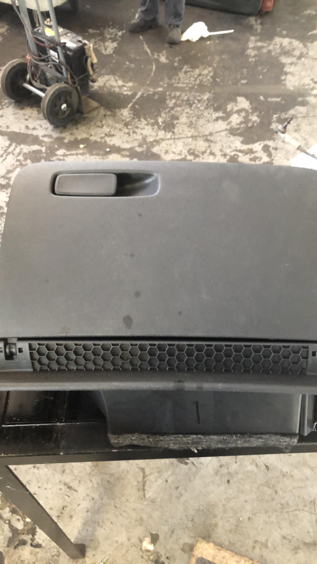 Boite a gants AUDI A1 1 PHASE 1 Diesel - 1