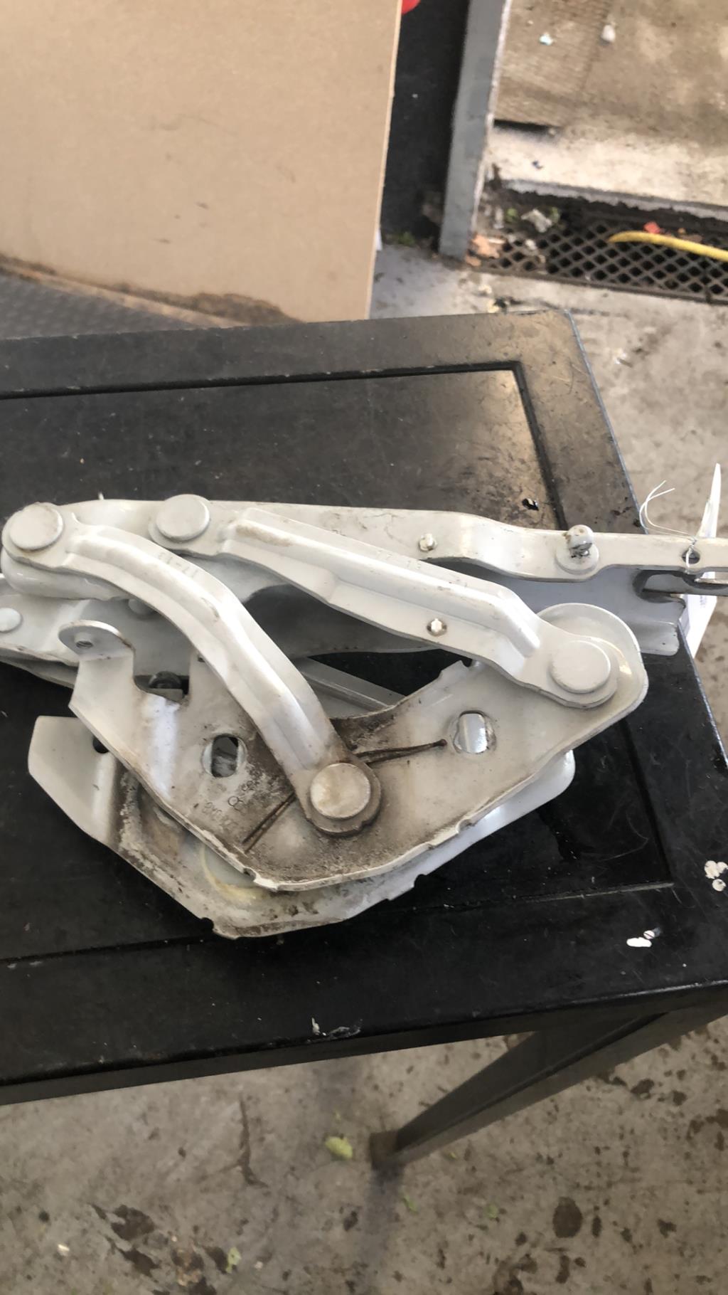 Charniere de capot AUDI A1 1 PHASE 1 Diesel - 1