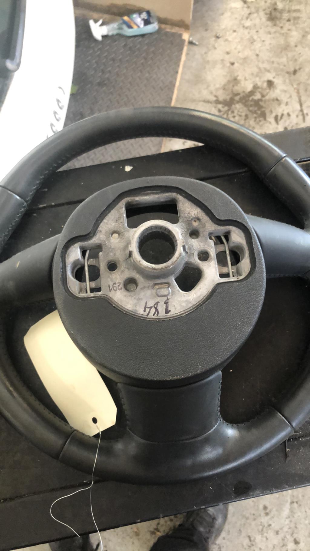 Volant AUDI A1 1 PHASE 1 Diesel - 1