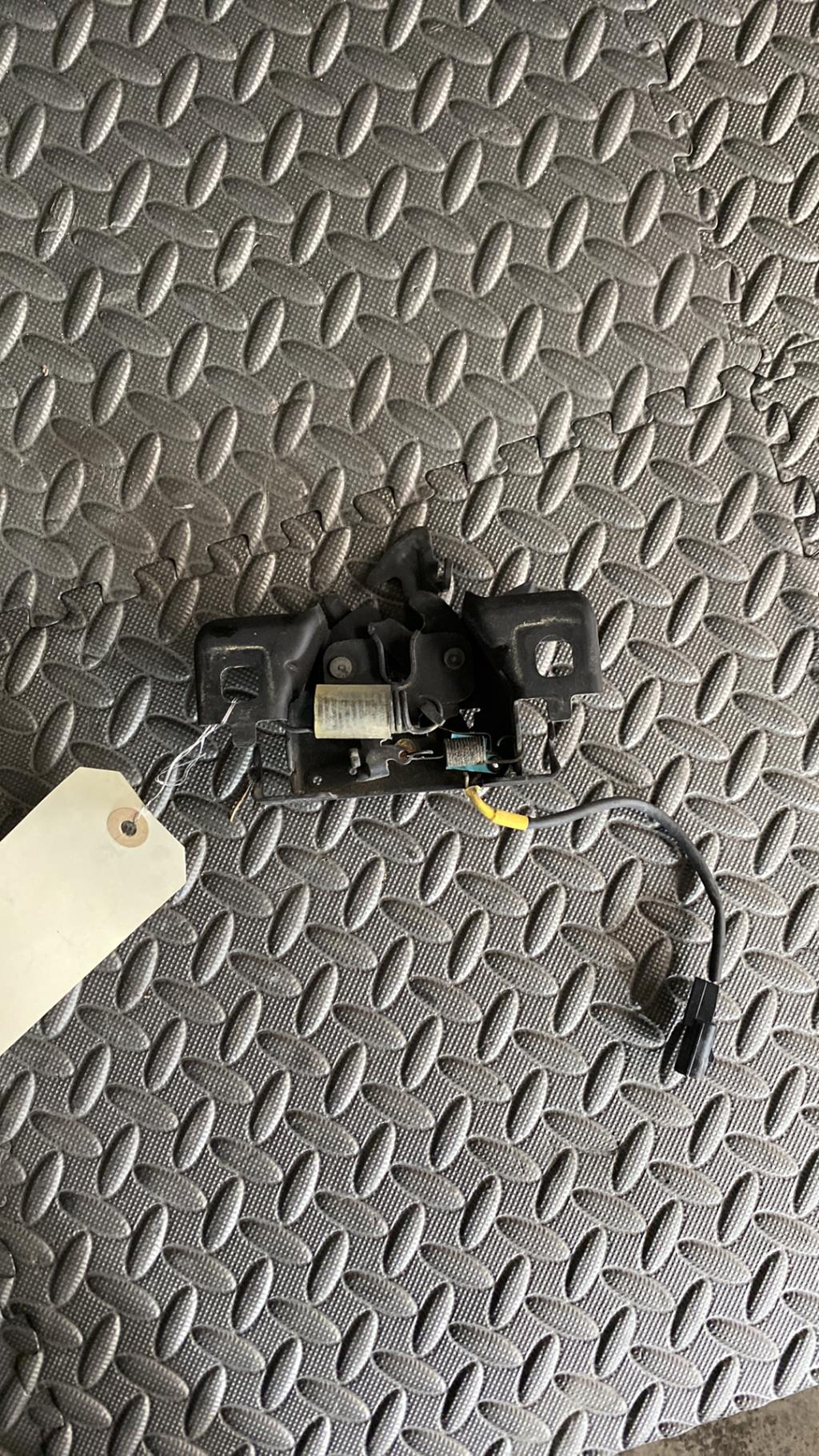 Serrure de capot RENAULT CLIO 4 PHASE 2 Diesel - 1