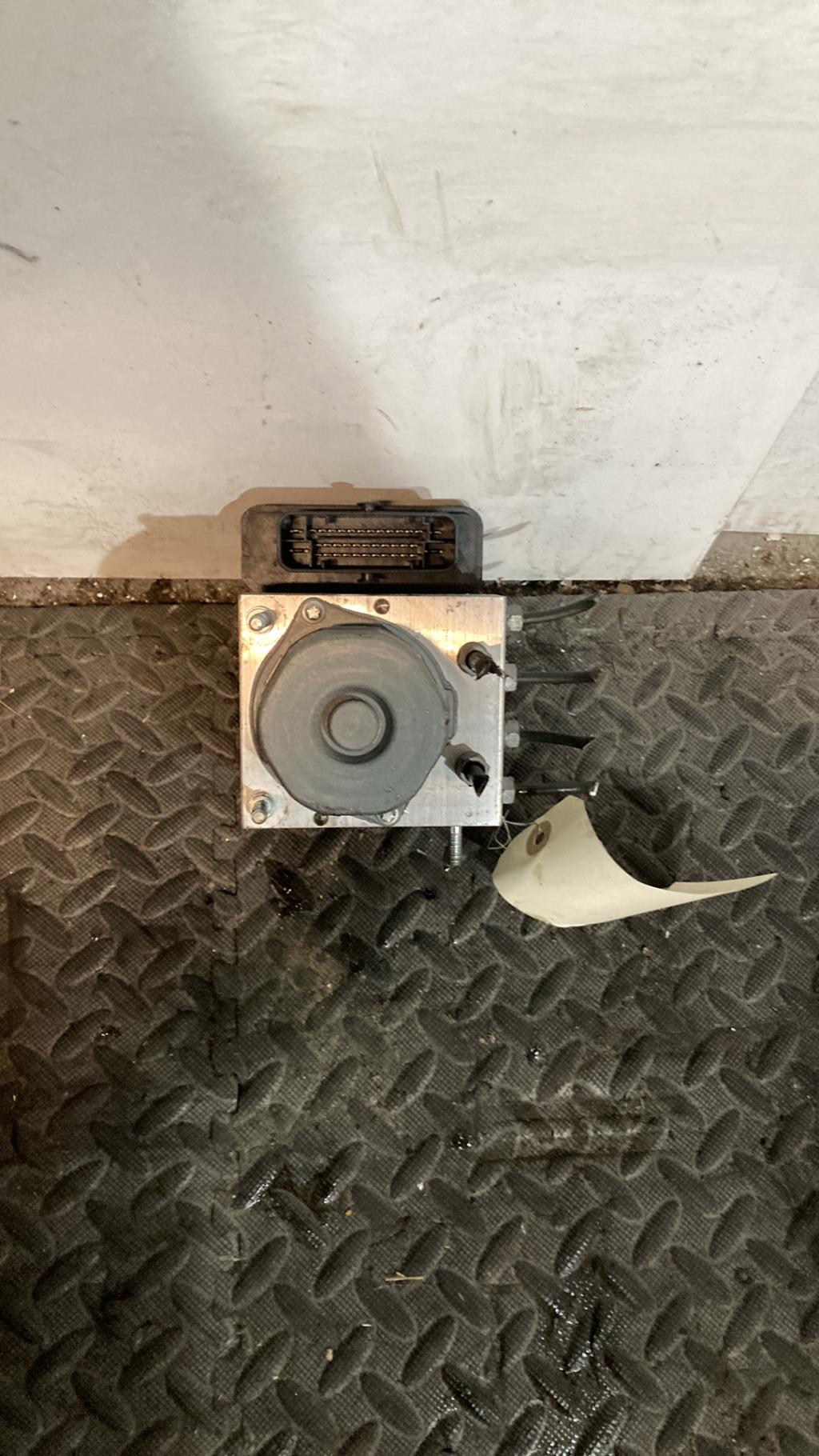 Bloc ABS (freins anti-blocage) RENAULT CLIO 4 PHASE 1 BREAK Diesel - 1