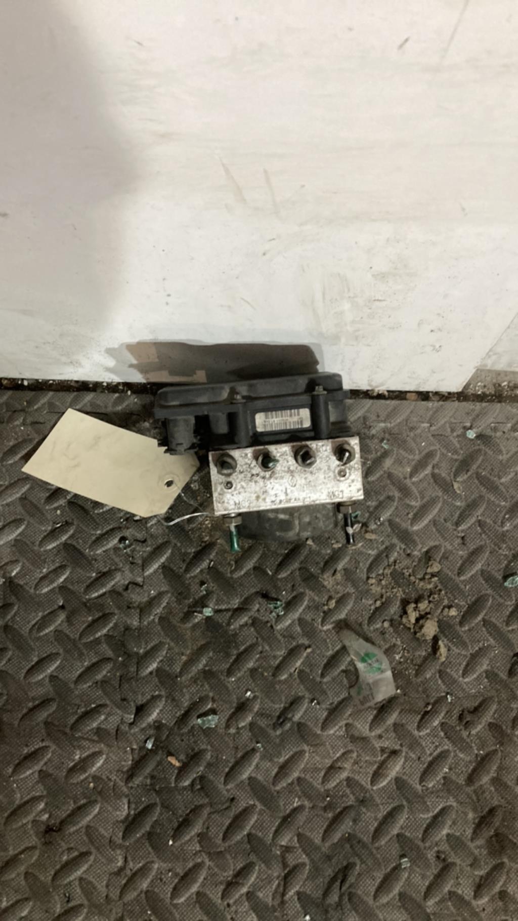 Bloc ABS (freins anti-blocage) RENAULT CLIO 3 PHASE 1 Diesel - 1