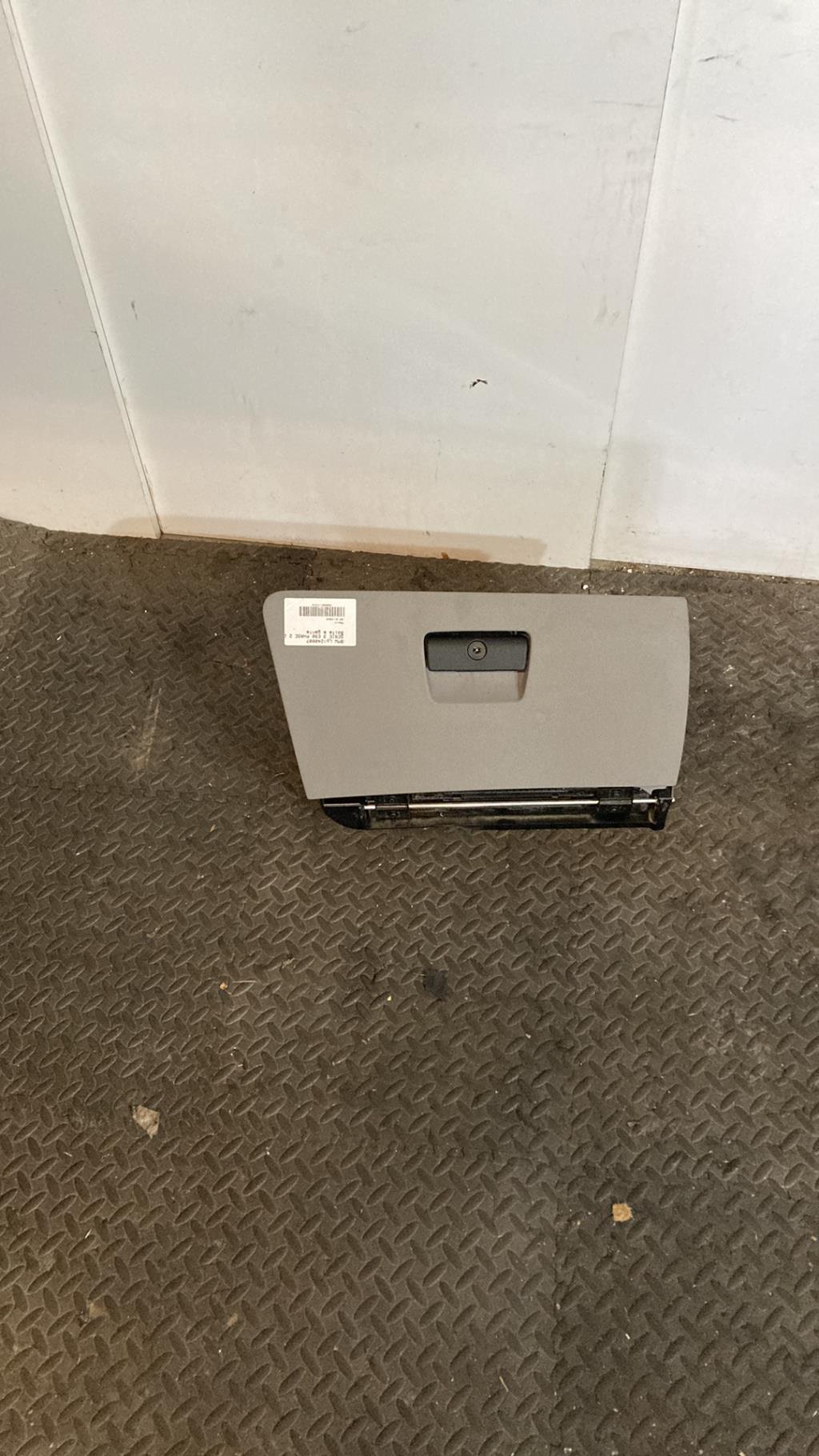 Boite a gants BMW SERIE 3 E90 PHASE 2 Diesel - 1