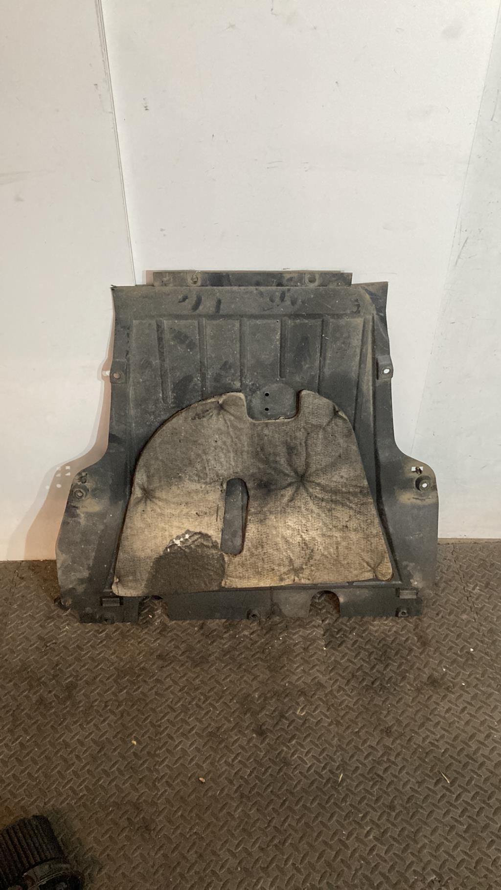 Cache moteur  RENAULT CLIO 4 PHASE 1 BREAK Diesel - 1