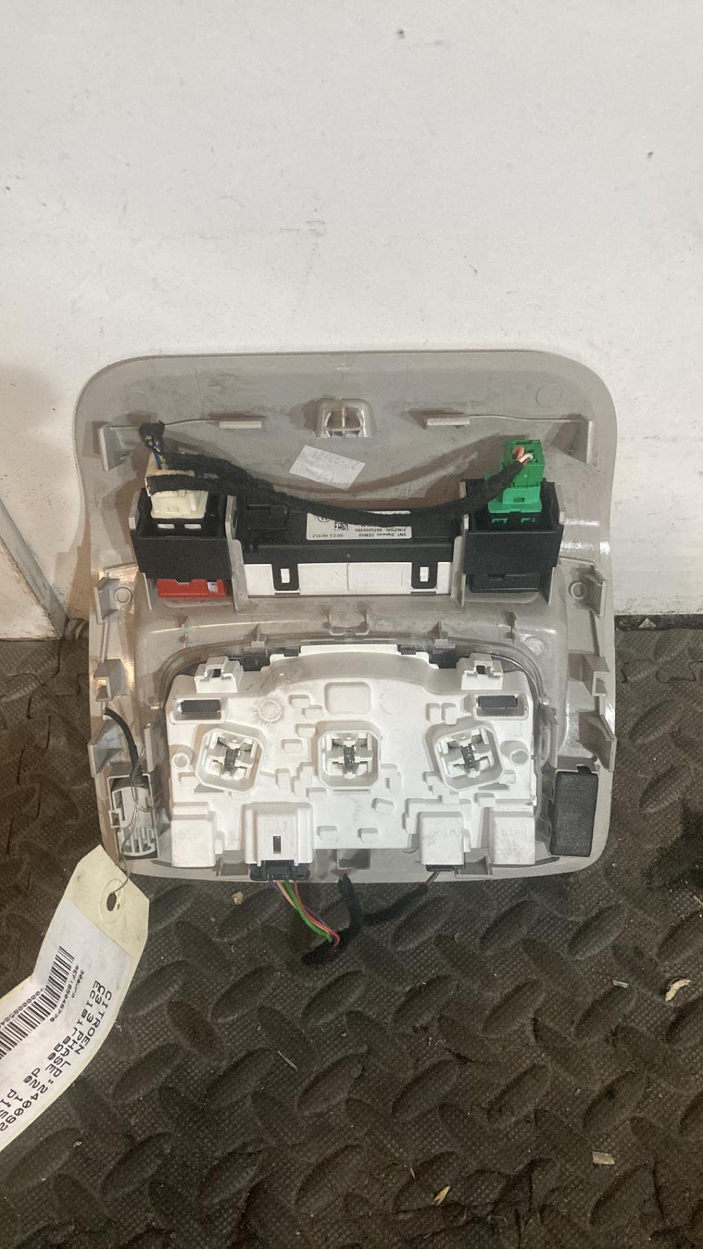 Eclairage de plafonnier CITROEN C3 3 PHASE 2 Diesel - 1
