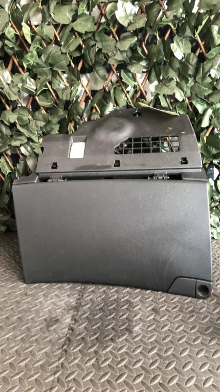 Boite a gants HYUNDAI I 40 PHASE 1 BREAK Diesel - 1