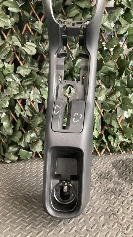 Console central (interieur plastique) CITROEN C3 3 PHASE 2 Essence - 1