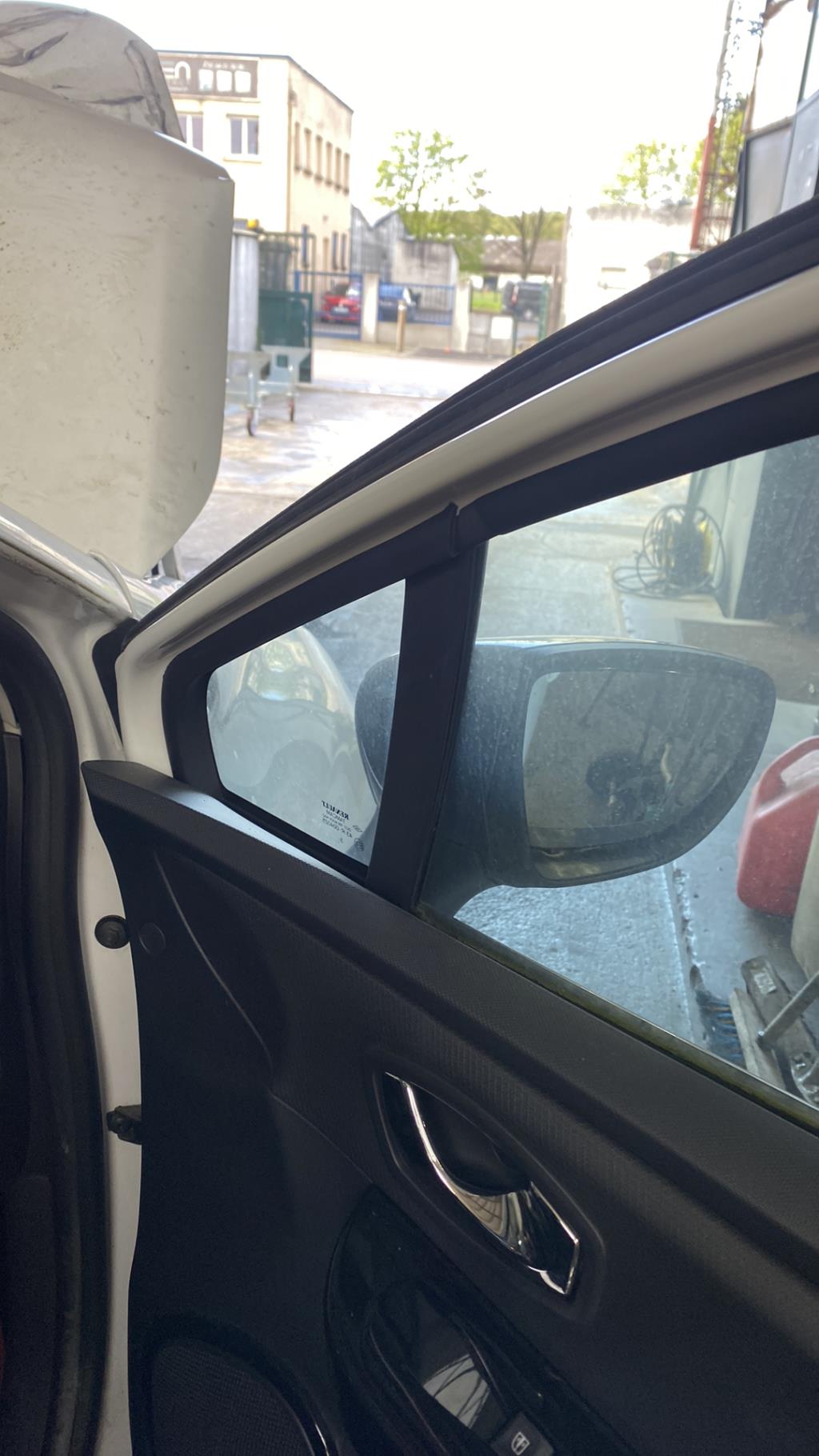 Custode avant droit RENAULT CLIO 4 PHASE 1 Essence - 1