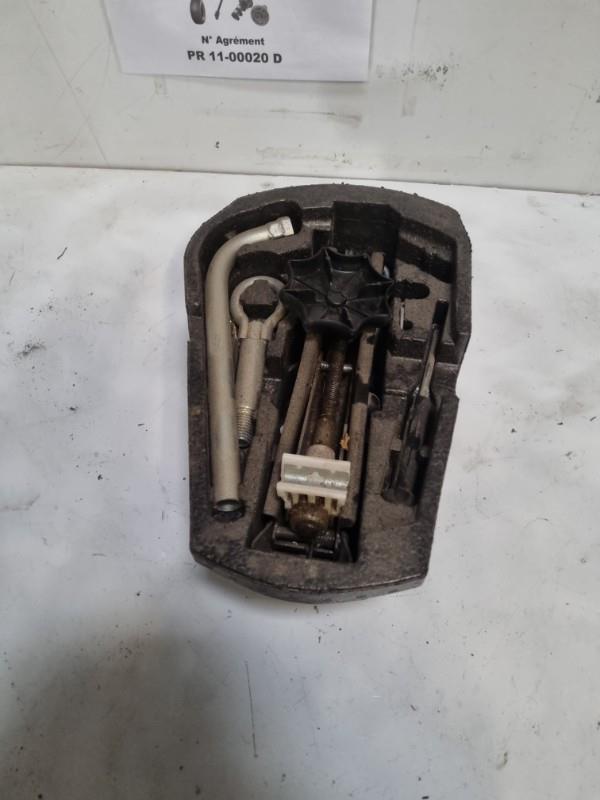 Cric (Ensemble depannage) VOLKSWAGEN POLO 5 PHASE 2 Diesel - 1