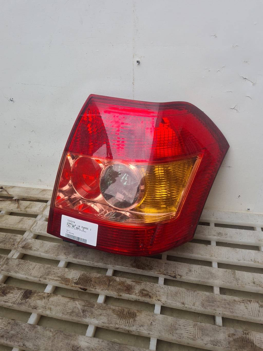 Feu arriere secondaire droit (feux) TOYOTA COROLLA 10 PHASE 1  - 1