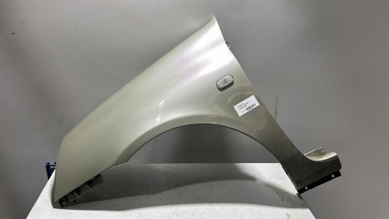 Aile avant droit RENAULT CLIO 2 PHASE 1  - 1