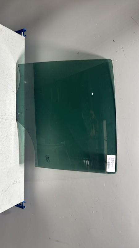 Vitre arriere droit RENAULT CLIO 3 PHASE 2  - 1