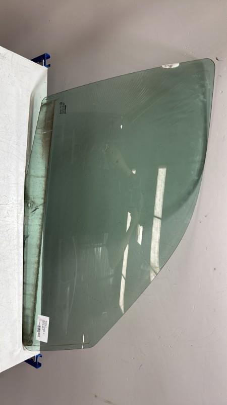 Vitre avant droit RENAULT CLIO 2 PHASE 2  - 1