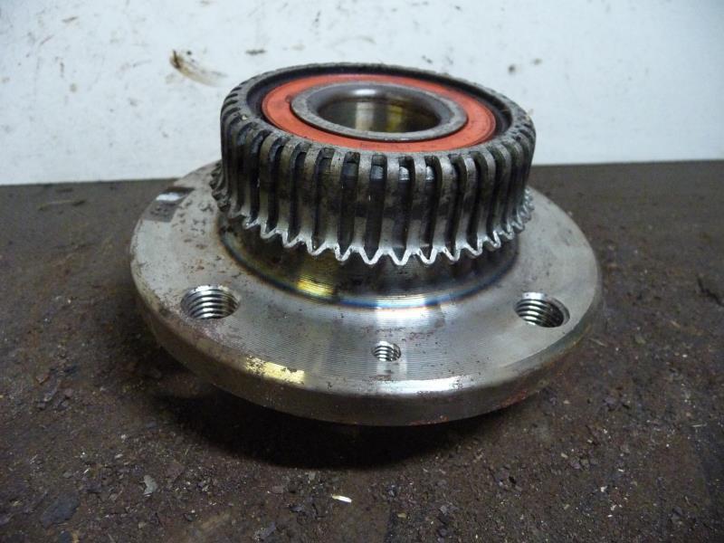 Fusee arriere droit VOLKSWAGEN POLO 3 PHASE 1 Diesel - 1