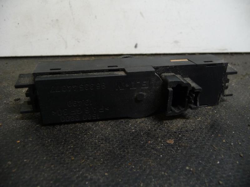 Bouton/Interrupteur PEUGEOT 607 PHASE 1 Essence - 1