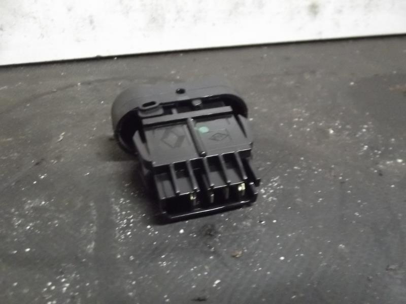 Commande degivrage lunette arriere DACIA SANDERO 1 Essence/GPL - 1
