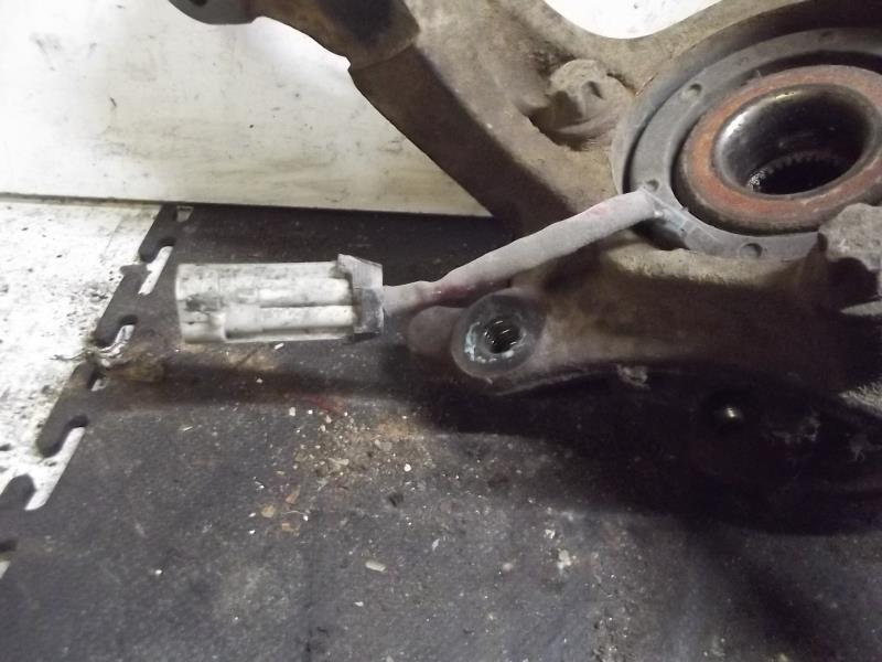 Fusee avant droit OPEL ZAFIRA B PHASE 1 Diesel - 1