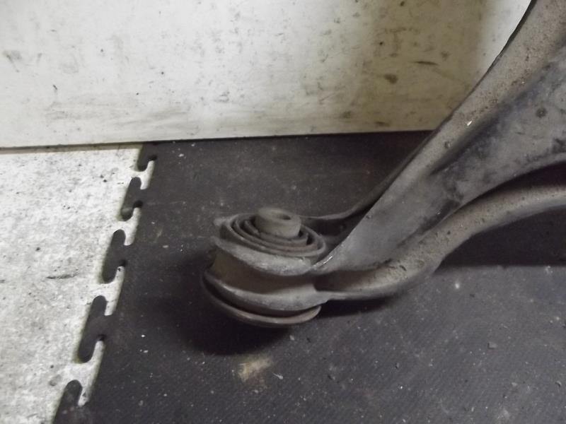 Triangle avant gauche AUDI 80 3 PHASE 1 Essence - 1