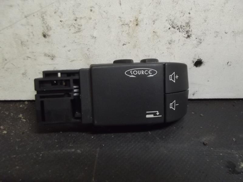 Commande autoradio RENAULT LAGUNA 2 PHASE 2 Essence - 1