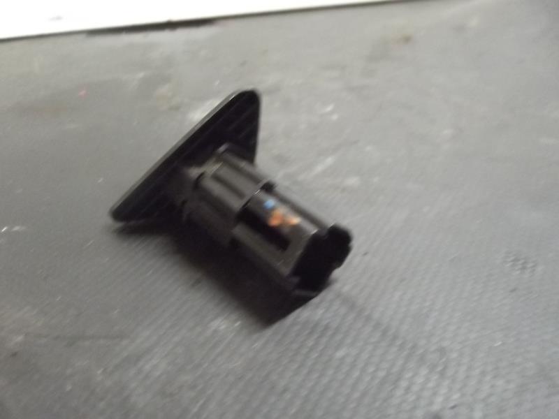 Bouton de coffre FORD MONDEO 1 PHASE 2 BREAK Diesel - 1