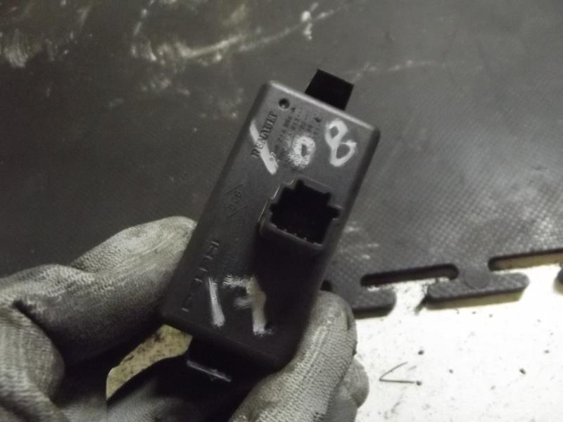 Bouton de warning RENAULT CLIO 3 PHASE 1 Essence - 1