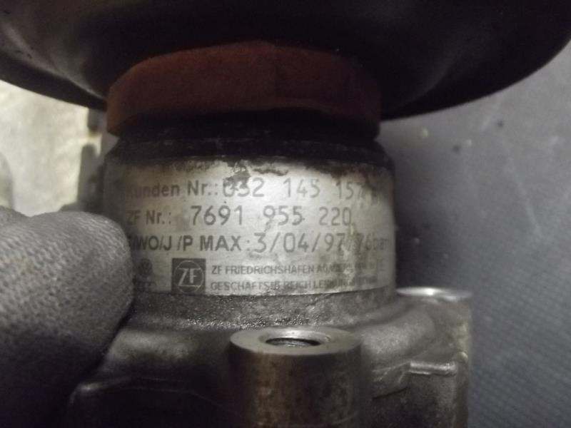 Pompe de direction VOLKSWAGEN POLO 3 PHASE 1 Essence - 1