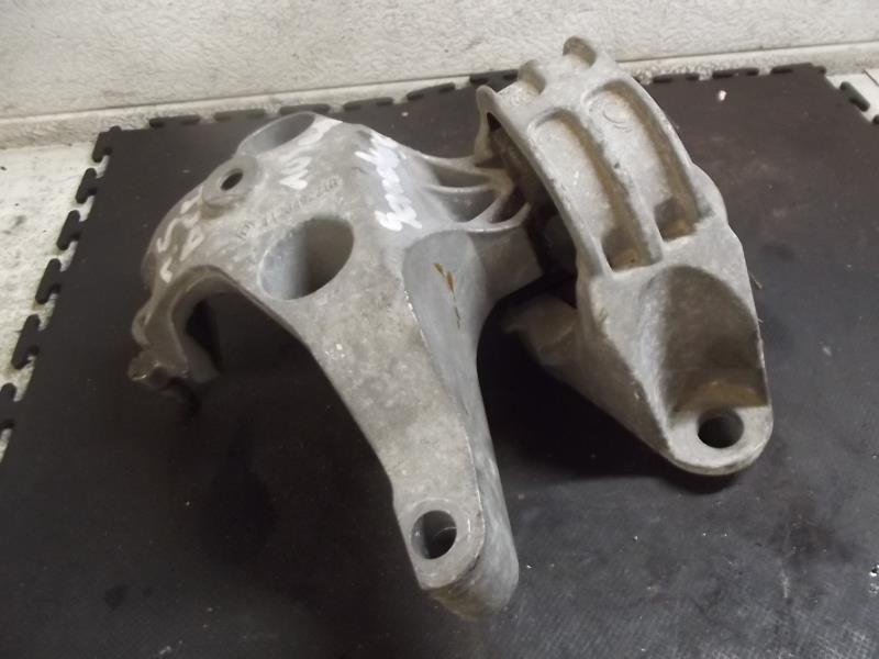 Support moteur droit DACIA SANDERO 1 Diesel - 1