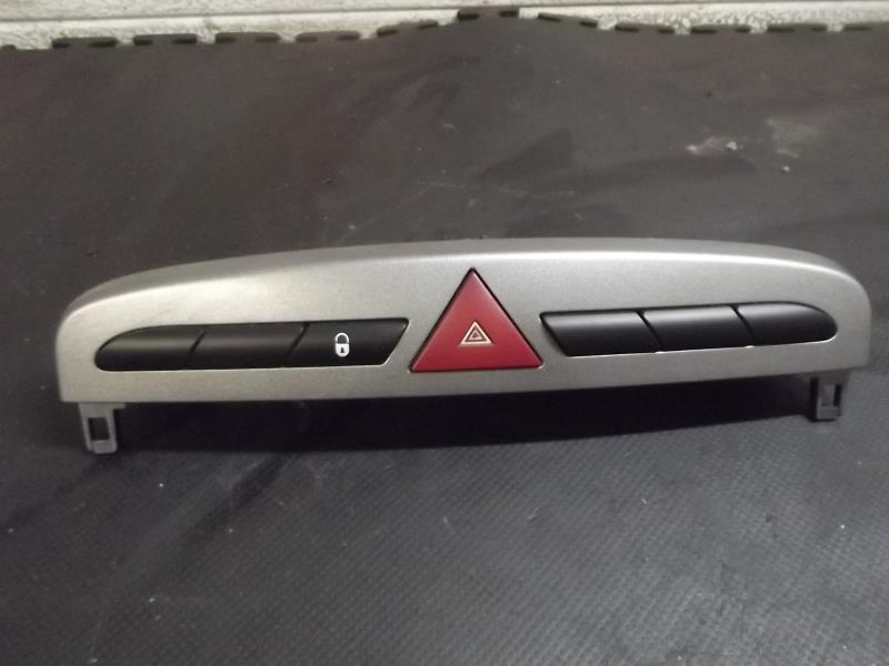 Bouton de warning PEUGEOT 308 1 PHASE 1 Diesel - 1
