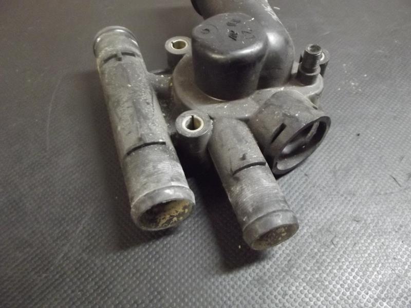 Boitier eau RENAULT MEGANE 2 PHASE 1 Diesel - 1