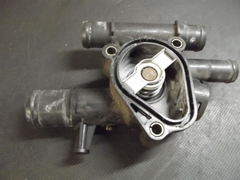 Boitier eau RENAULT SCENIC 2 PHASE 1 Diesel - 1