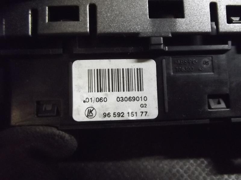 Bouton de warning PEUGEOT 308 1 PHASE 1 Diesel - 1
