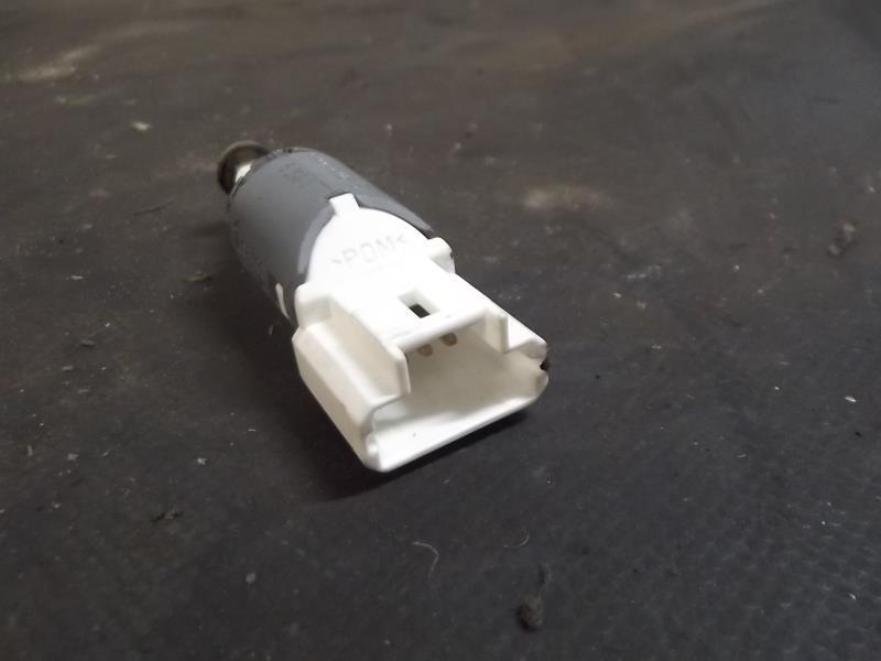 Contacteur feu stop RENAULT SCENIC 2 PHASE 1 Essence - 1