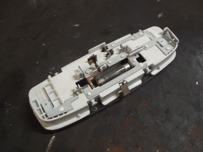 Eclairage de plafonnier FORD FIESTA 5 PHASE 1 Diesel - 1
