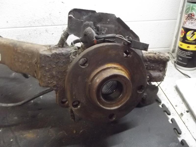 Fusee avant droit VOLKSWAGEN PASSAT 4 PHASE 1 Diesel - 1