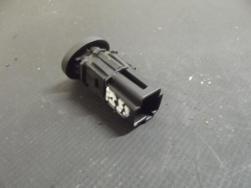 Bouton de coffre FORD FIESTA 5 PHASE 1 Diesel - 1