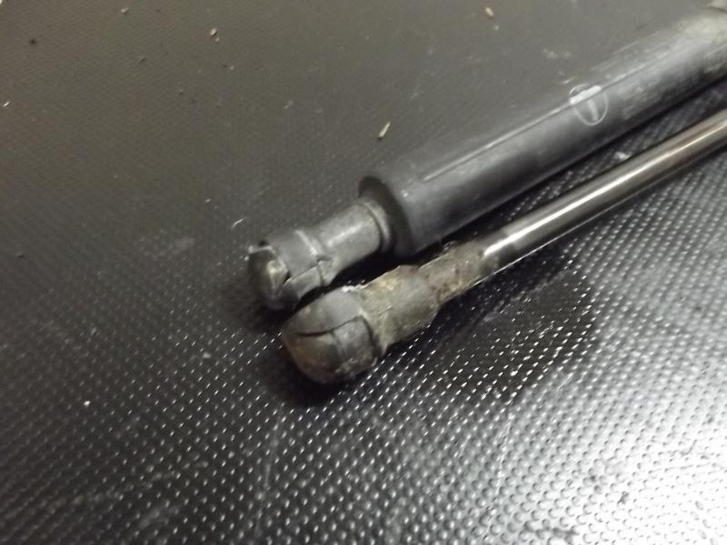 Verin de coffre ALFA ROMEO 155 Essence - 1