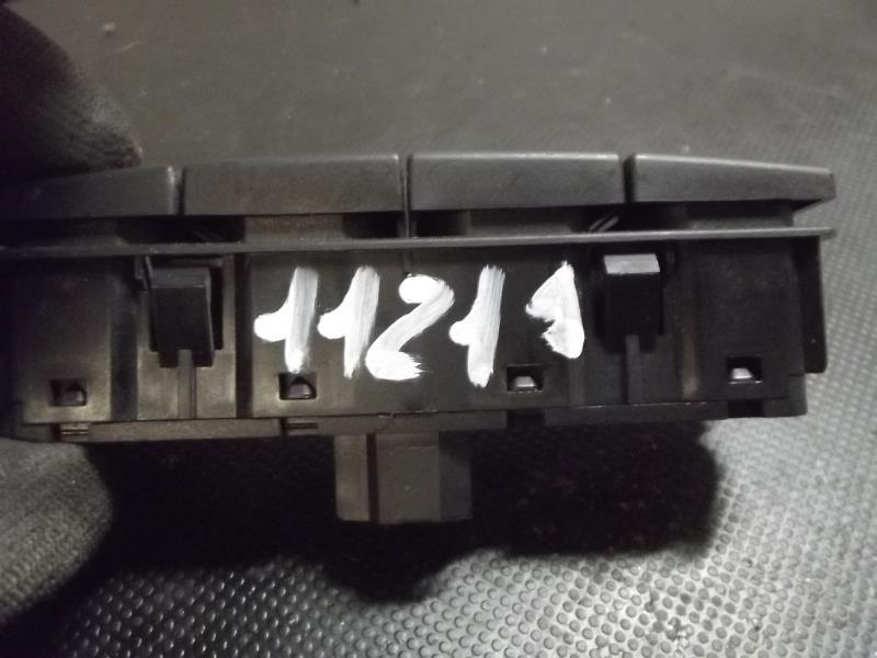 Commande degivrage lunette arriere FORD FIESTA 5 PHASE 1 Essence - 1